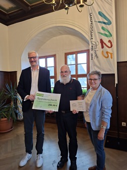 Bild von Spendenübergabe Hospiz Bergfried 1