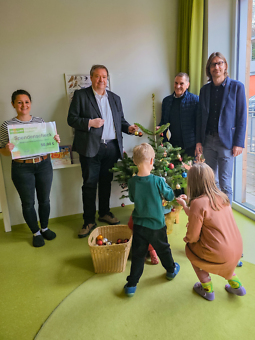 Bild von Weihnachtsbaum Kindergärten 2025 1